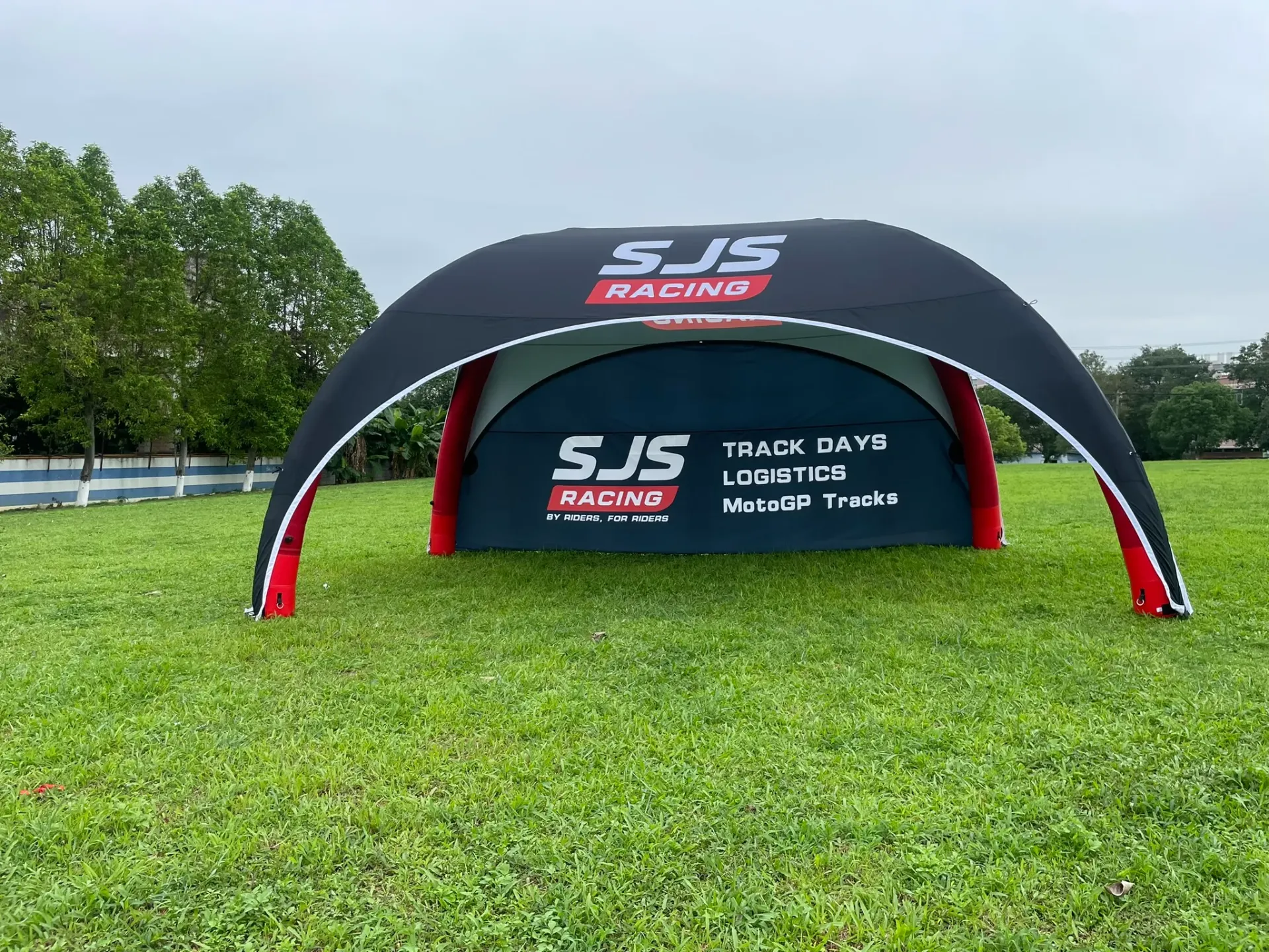 Carpa inflable para eventos (4.5x3x3 m)